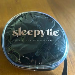 BNWT Sleepy tie for protecting and prolonging your hairstyle.